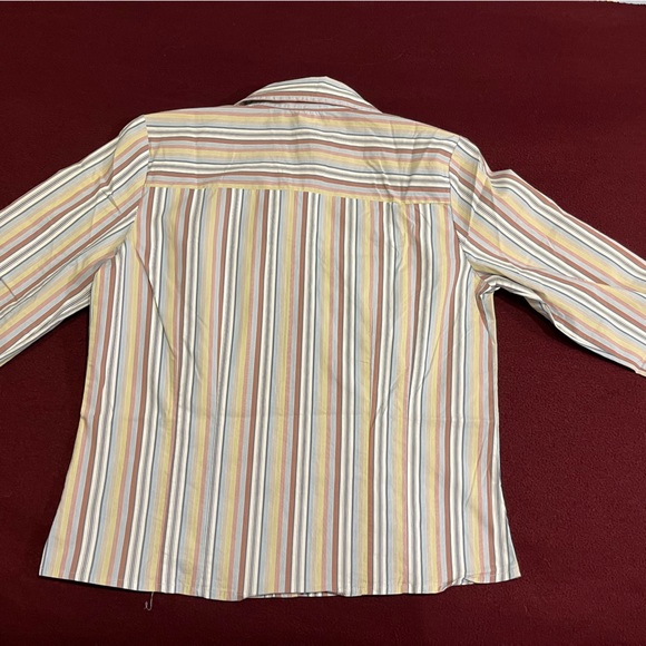 Striped 3/4 sleeved button down blouse - Picture 4 of 5